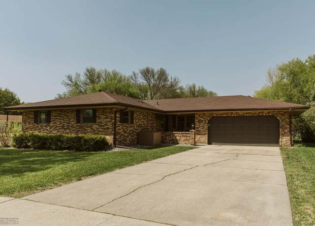 Property at 95 N Forest Ave N, Fargo, ND 58102, 4 beds, 3 baths