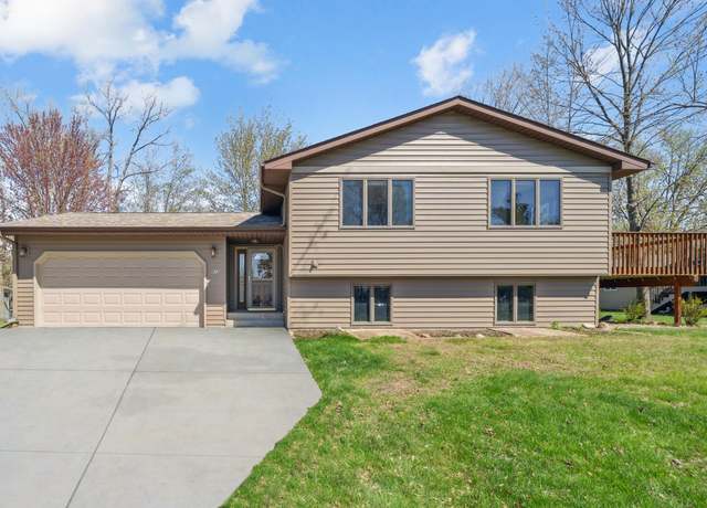 Property at 512 Prairie Dr N, North Hudson, WI 54016, 4 beds, 2 baths
