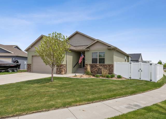Property at 5409 47th Ave S, Fargo, ND 58104, 4 beds, 3 baths