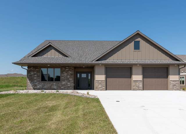 Property at 1018 Mahoe Way, Mankato, MN 56001, 3 beds, 2 baths
