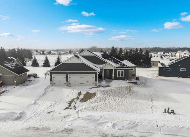 Property at 1006 Curt Felt Dr, Alexandria, MN 56308, 4 beds, 4 baths