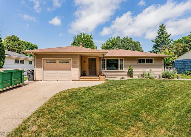 Property at 611 19th Ave S, Fargo, ND 58103, 3 beds, 2 baths