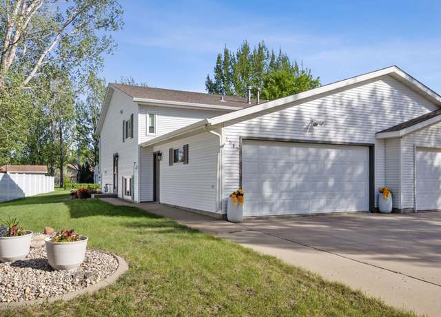 Property at 1513 14th St E, West Fargo, ND 58078, 3 beds, 2 baths
