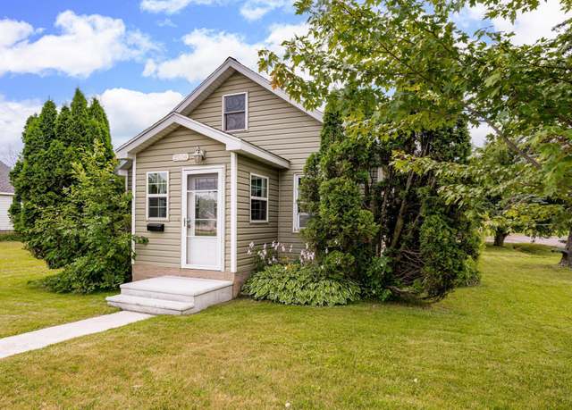 Property at 2014 Central Ave, Superior, WI 54880, 3 beds, 1 bath