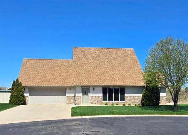 Property at 208 Valley View Dr SE, Willmar, MN 56201, 3 beds, 2 baths