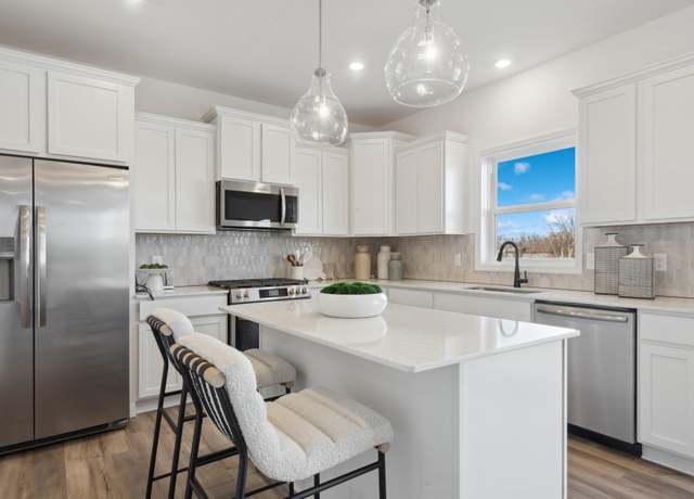 Property at 165 Ridgeview Ln, Elko New Market, MN 55020, 4 beds, 3 baths