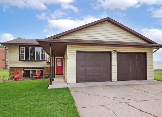 Property at 308 18th Ave NE, Waseca, MN 56093, 4 beds, 3 baths