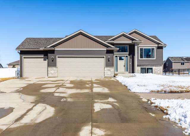 Property at 2007 12th Ave NE, Austin, MN 55912, 4 beds, 3 baths