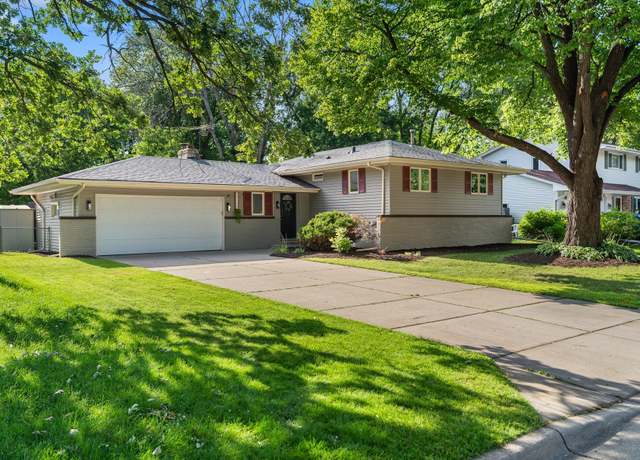 Property at 1380 Parkwood Dr, Woodbury, MN 55125, 4 beds, 2 baths