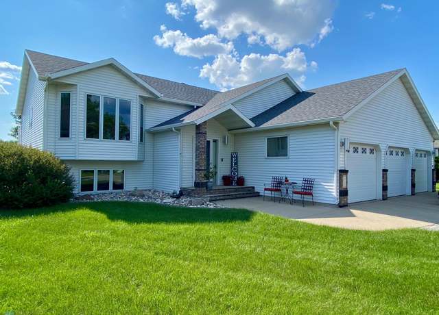 Property at 1506 Woodridge Ln, West Fargo, ND 58078, 4 beds, 3 baths