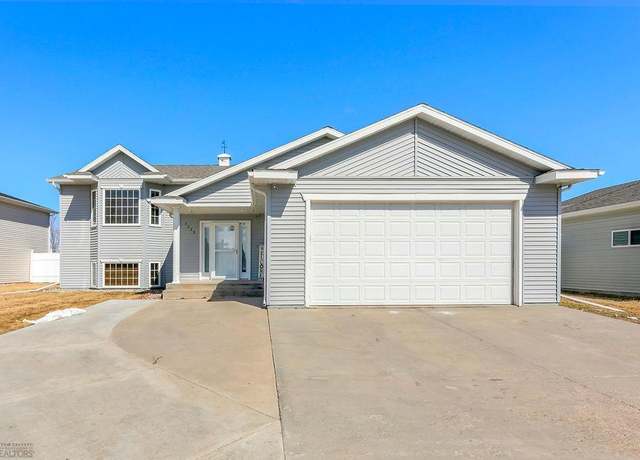 Property at 5239 47th Ave S, Fargo, ND 58104, 4 beds, 2 baths