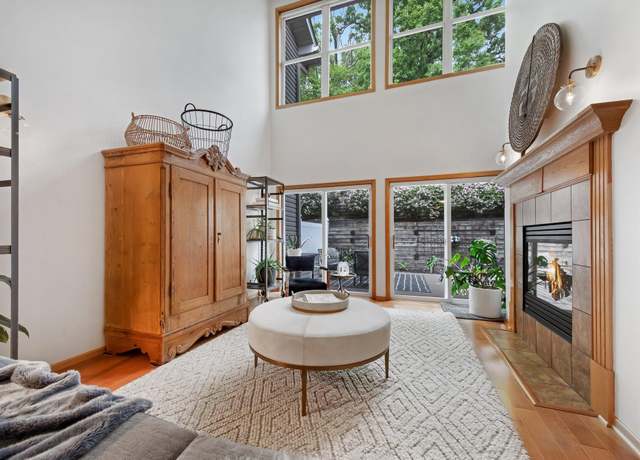 Property at 10014 Cove Dr, Hopkins, MN 55305, 3 beds, 3 baths