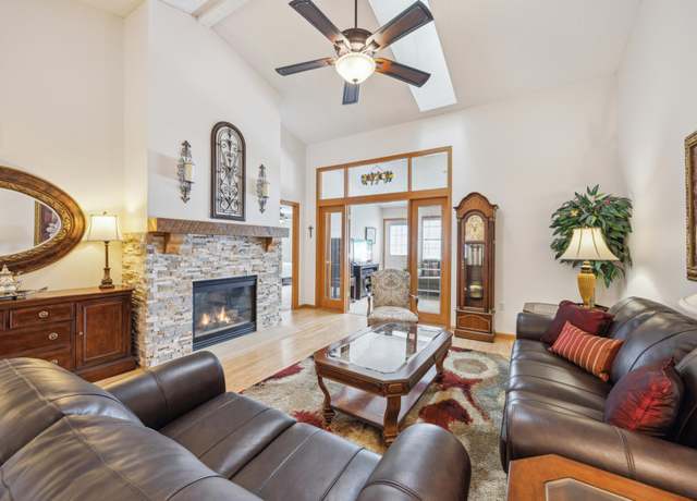 Property at 18716 Kalmar Ct, Lakeville, MN 55044, 3 beds, 3 baths
