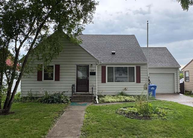 Property at 109 18th Ave N, Fargo, ND 58102, 4 beds, 2 baths