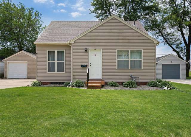 Property at 221 E Park St, Owatonna, MN 55060, 3 beds, 1 bath
