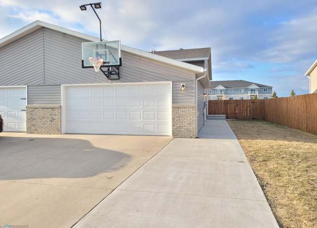 Property at 1910 41st Ave S, Moorhead, MN 56560, 3 beds, 2 baths