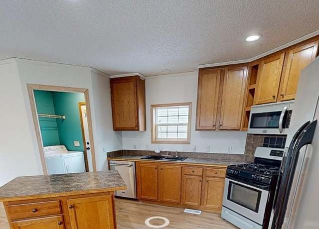 Property at 90 Michelle Ave, Chaska, MN 55318, 3 beds, 2 baths