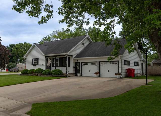 Property at 402 7th St SE, Stewartville, MN 55976, 3 beds, 3 baths