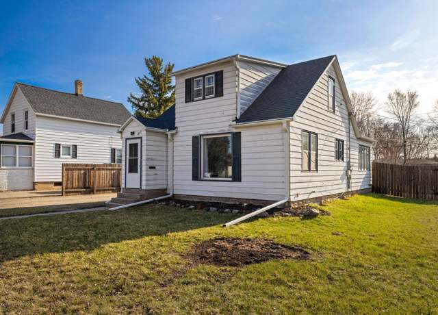 Property at 1807 4th St N, Fargo, ND 58102, 3 beds, 2 baths