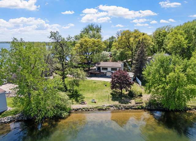 Property at 9984 Bonnie Glen Pkwy, Chisago City, MN 55013, 4 beds, 2 baths