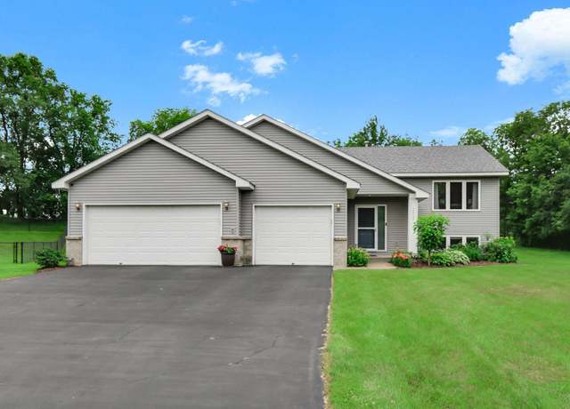 Property at 2517 Shannon Ct, Hudson, WI 54016, 3 beds, 2 baths
