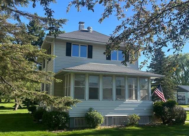 Property at 307 W Oak St, Glenwood City, WI 54013, 4 beds, 2 baths