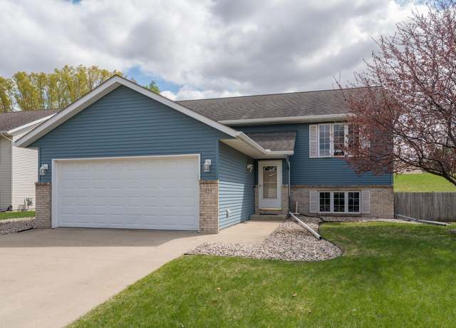 Property at 121 Torrey Pines Ct, Mankato, MN 56001, 4 beds, 2 baths