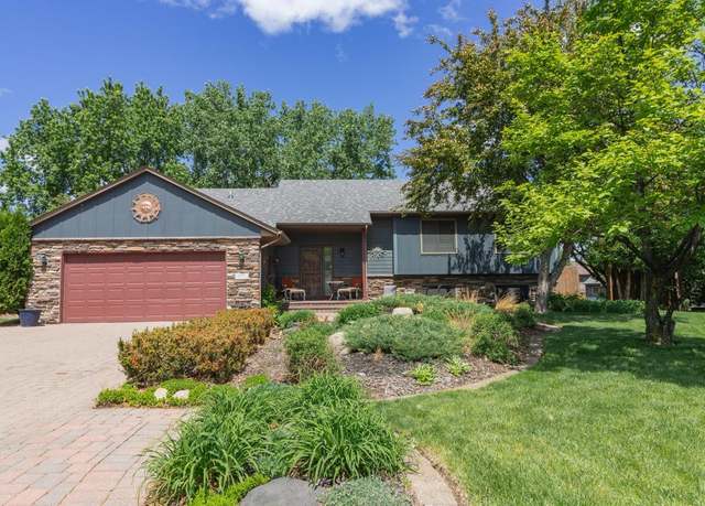 Property at 977 Brooks Ct, Maplewood, MN 55109, 4 beds, 3 baths