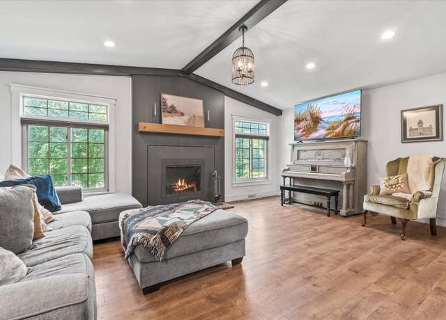 Property at 1108 W River St, Monticello, MN 55362, 4 beds, 3 baths