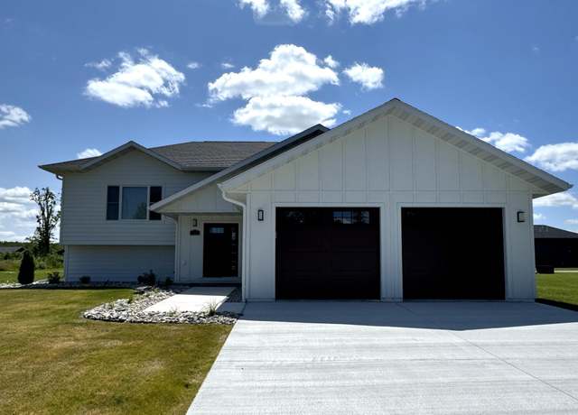 Property at 516 Washington St SE, Warroad, MN 56763, 4 beds, 3 baths