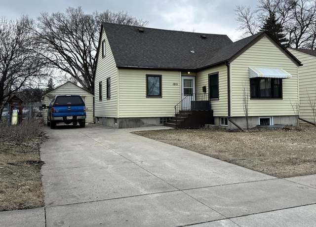 Property at 1211 6th St S, Moorhead, MN 56560, 4 beds, 3 baths