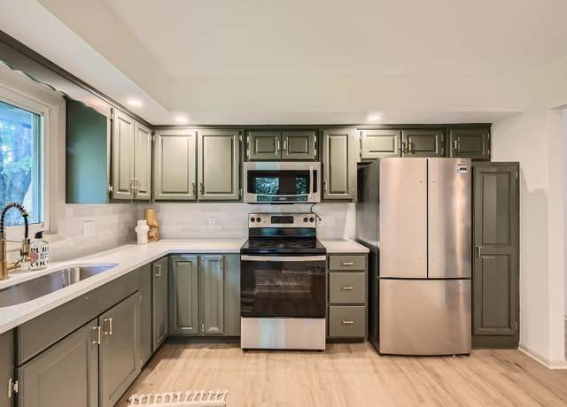 Property at 8222 Brandywine Pkwy, Brooklyn Park, MN 55444, 4 beds, 3 baths