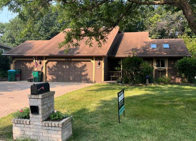 Property at 699 Liberty Heights Dr, Chaska, MN 55318, 4 beds, 2 baths