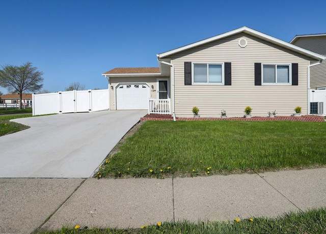 Property at 632 22nd St E, West Fargo, ND 58078, 3 beds, 2 baths
