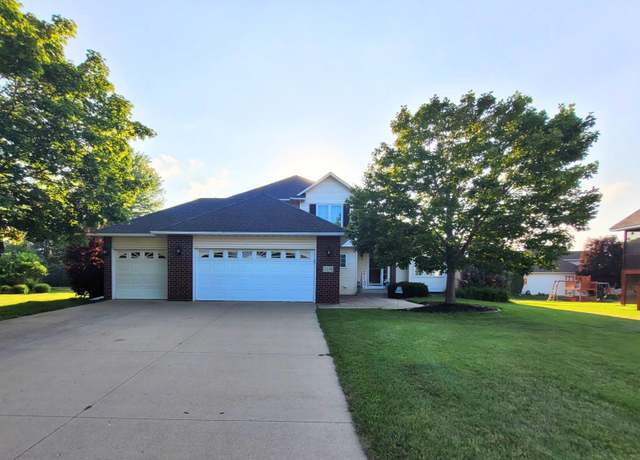 Property at 7274 Berkshire Cir, Shakopee, MN 55379, 4 beds, 4 baths