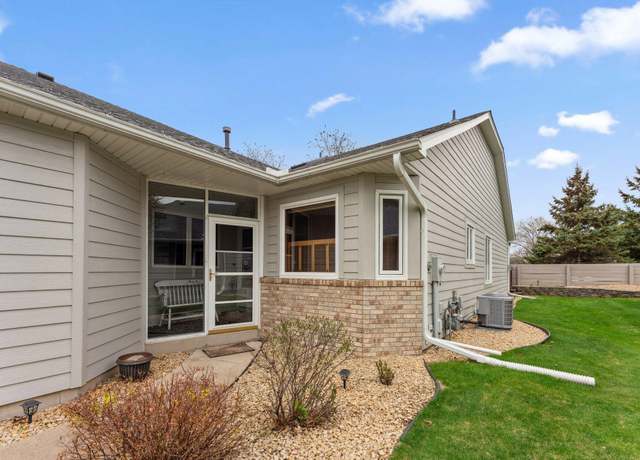Property at 718 Emerald Rdg, Roseville, MN 55113, 3 beds, 3 baths