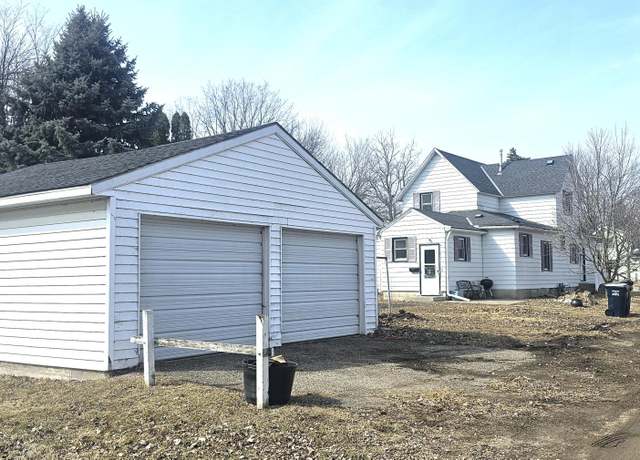 Property at 107 W 10th St, Morris, MN 56267, 3 beds, 2 baths