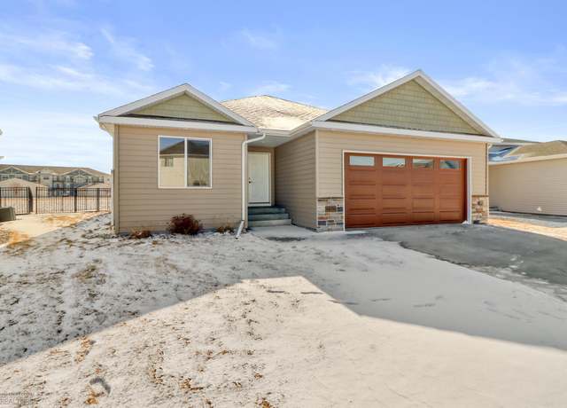 Property at 6636 Toronto Dr S, Fargo, ND 58104, 4 beds, 4 baths