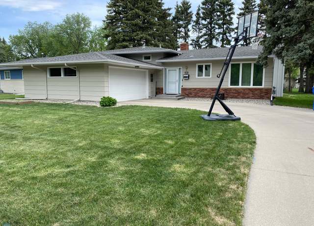 Property at 2514 Willow Rd N, Fargo, ND 58102, 4 beds, 2 baths