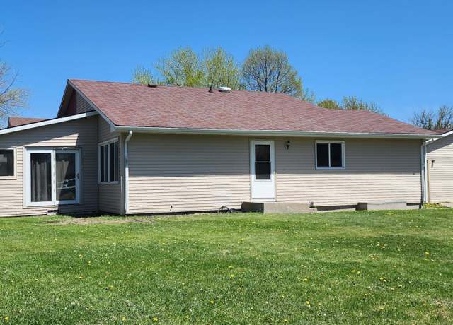 Property at 2319 Country Club Pkwy, Moorhead, MN 56560, 5 beds, 2 baths