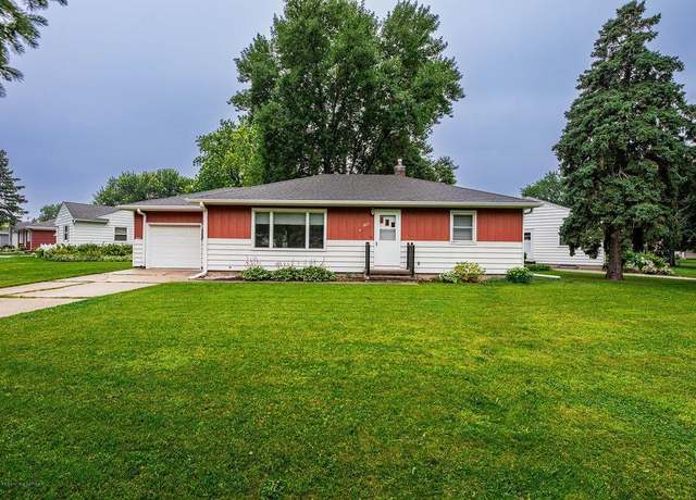 Property at 1425 11th St S, Fargo, ND 58103, 3 beds, 1 bath