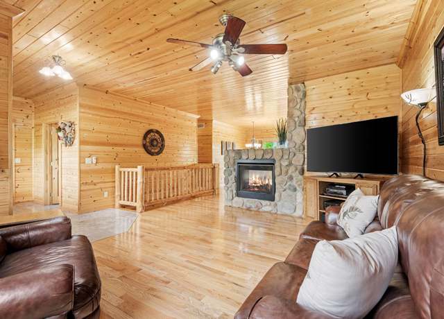Property at 19381 Upland St NW, Elk River, MN 55330, 4 beds, 3 baths