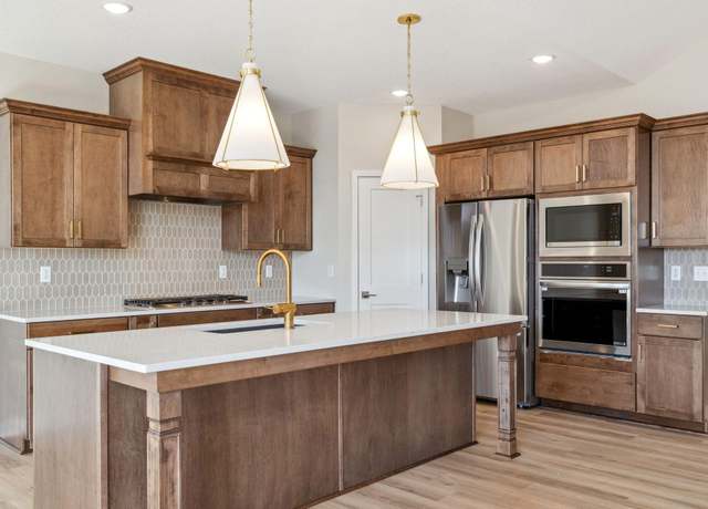 Property at 17747 Ellsworth Dr, Lakeville, MN 55044, 2 beds, 2 baths