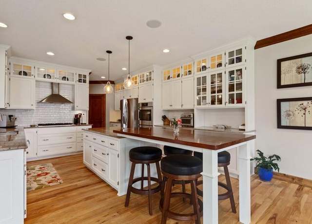 Property at 3262 Crestmoor Dr, Woodbury, MN 55125, 6 beds, 6 baths