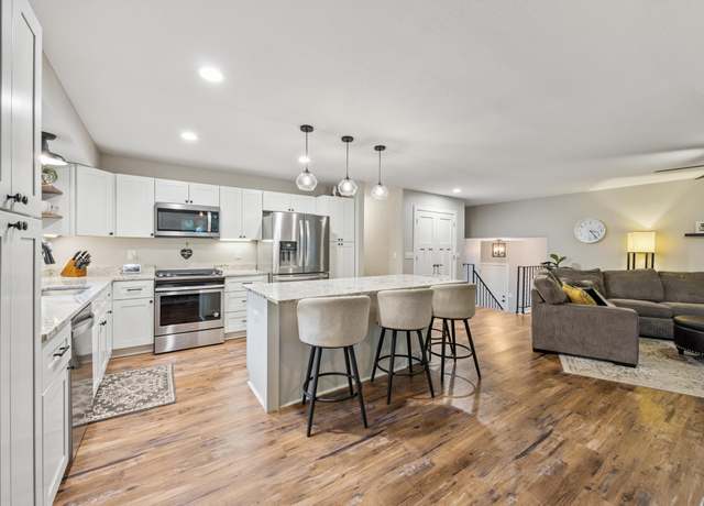 Property at 1934 Hythe St, Roseville, MN 55113, 4 beds, 3 baths