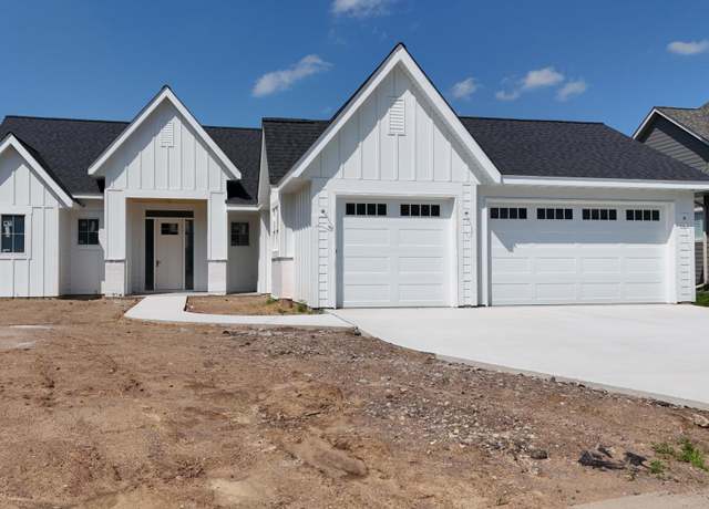 Property at 11301 Latrobe Ln, Lake Elmo, MN 55042, 3 beds, 2 baths