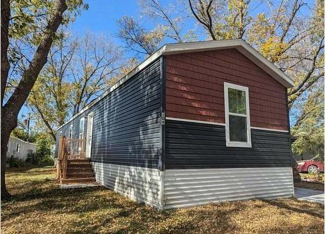 Property at 109 Lynn Ln, Mankato, MN 56001, 3 beds, 2 baths