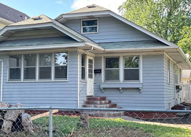 Property at 995 Wakefield Ave, Saint Paul, MN 55106, 4 beds, 3 baths