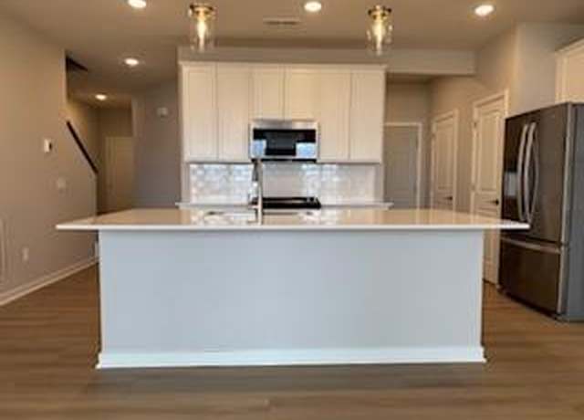 Property at 4728 Airlake Curv, Woodbury, MN 55129, 3 beds, 3 baths