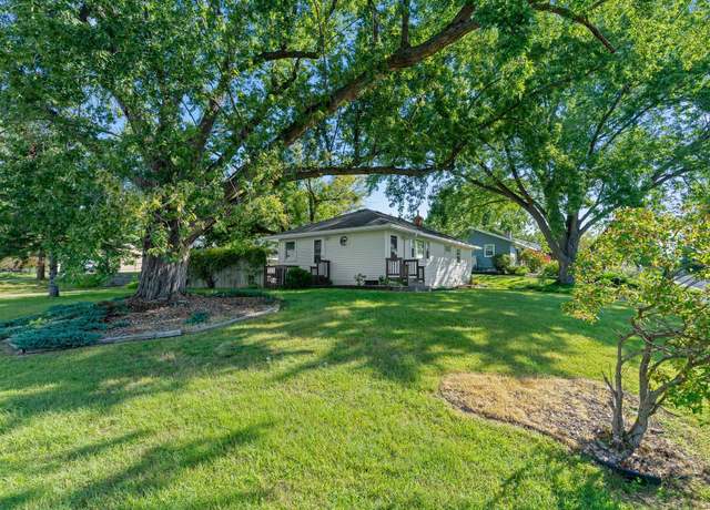 Property at 1247 Lealand Rd E, Maplewood, MN 55109, 3 beds, 2 baths